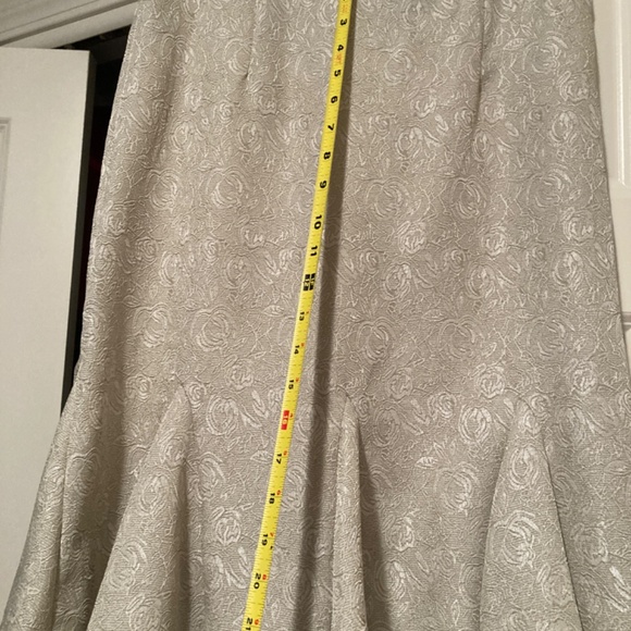 Donny and Nicole two piece suite size 8 beige - Picture 2 of 6